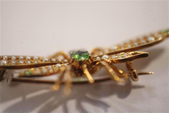 An Edwardian gold and silver, sapphire and diamond bee brooch, 35mm.